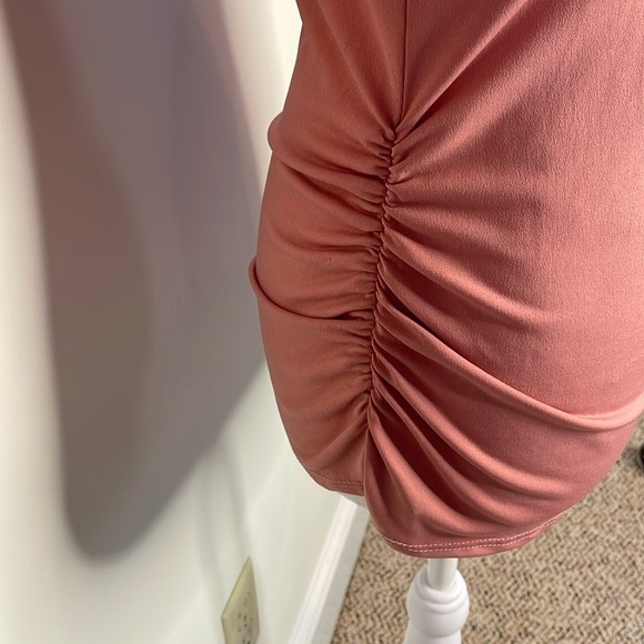 Beware Brand Coral One Sleeve Top with Side Ruching. Large - Picture 4 of 7